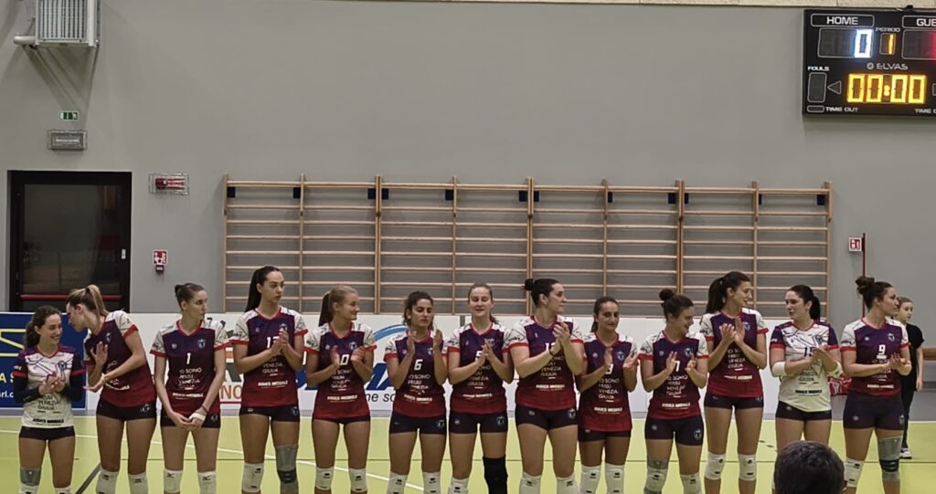 SERIE B2 FEMMINILE: PRIMO PUNTO PER IL PORDENONE VOLLEY, MA QUANTA BATTAGLIA A DOLO